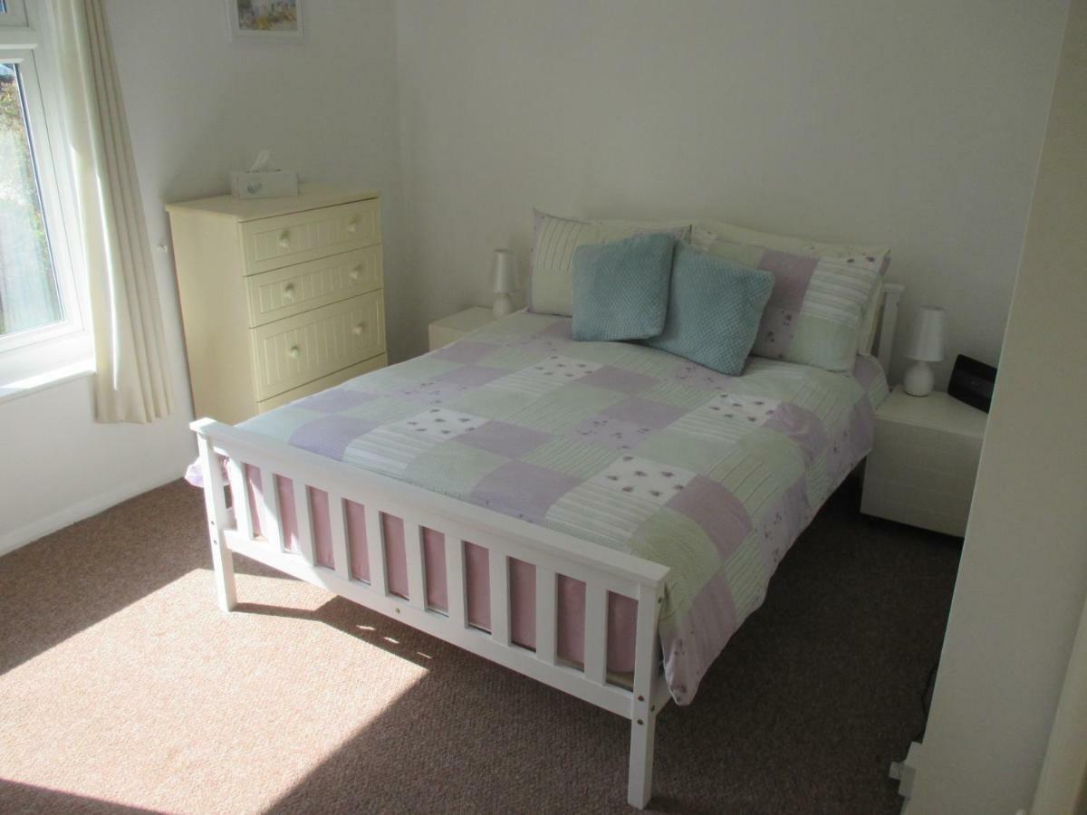 Вилла The Bungalow Lymington With New Forest 1 Mile Экстерьер фото